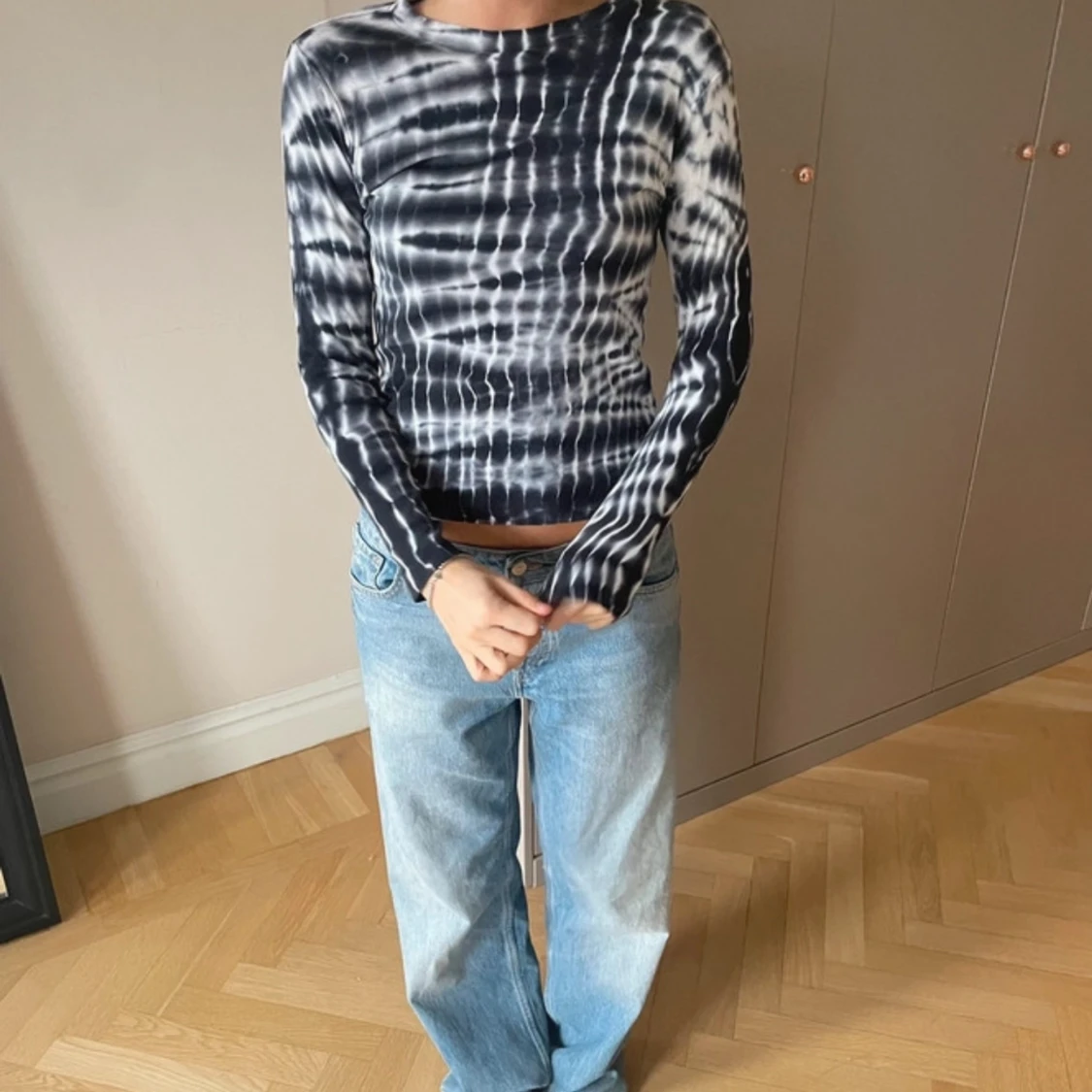 Blåvit långärmad tie-dye tröja - 1