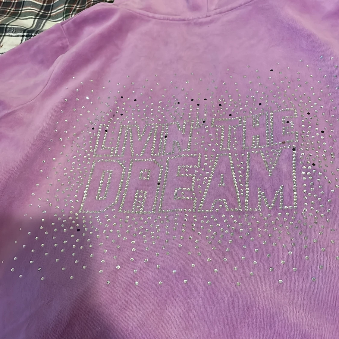 Ljuslila hoodie med strass från C - 2