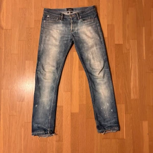 Apc selvage jeans - Apc selvage jeans använda till perfektion bra skick tyvärr unheamed i botten av jeansen se bild 5 