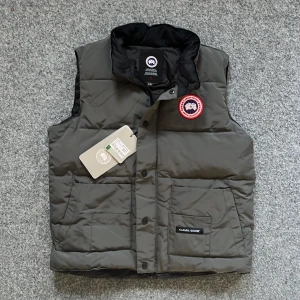 Canada Goose gray vest - Size L