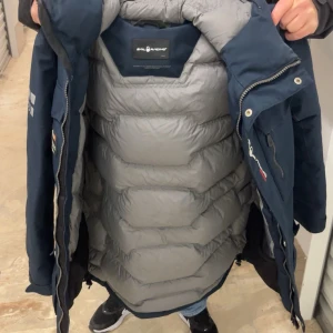 Sail racing  - Vill sälja min vinterjacka från förra vintern eftersom jag växt ur den. Det är en varm jacka av bra kvalité. Pris kan diskuteras vid snabbköp.