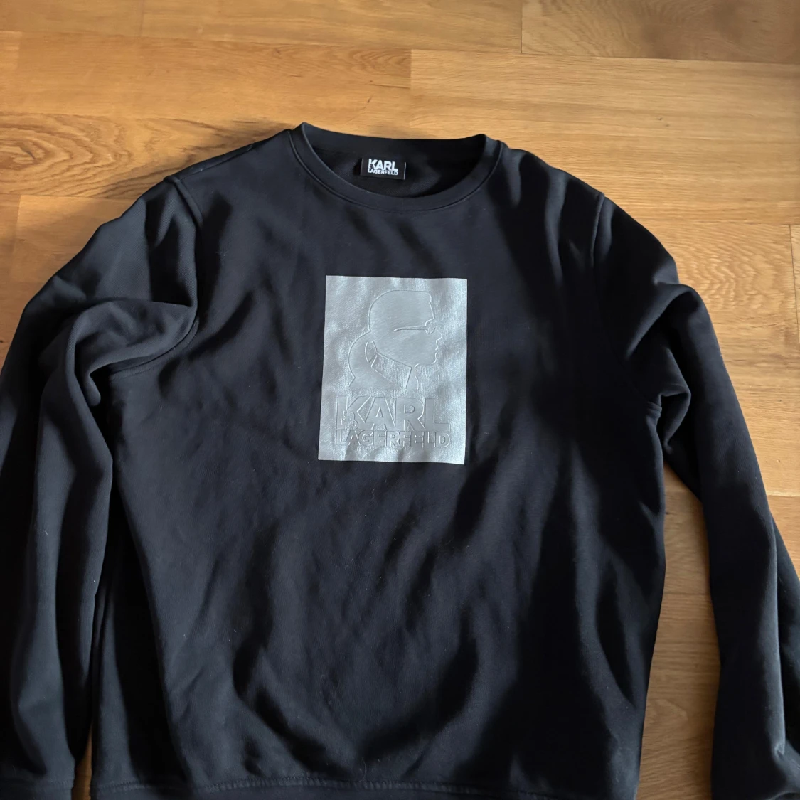 Svart sweatshirt från Karl Lagerfeld