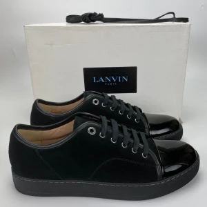 Lanvin skor(nya) - Hej! Säljer nu dessa sjukt snygga lanvin skor. Skorna är nya! Har begränsat antal boxar och dustbag. Hör av dig vid frågor. 