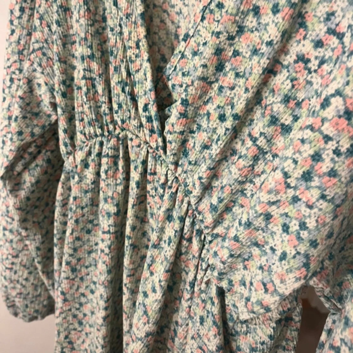 Blommig omlottklänning Gina - 1