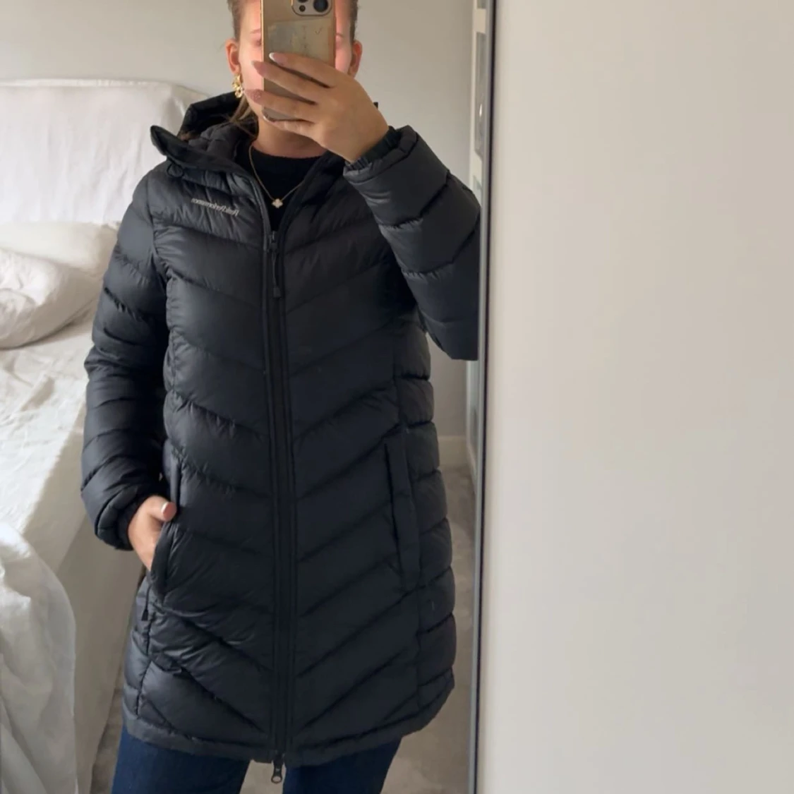 Svart lång dunjacka Peak Performance  - 1