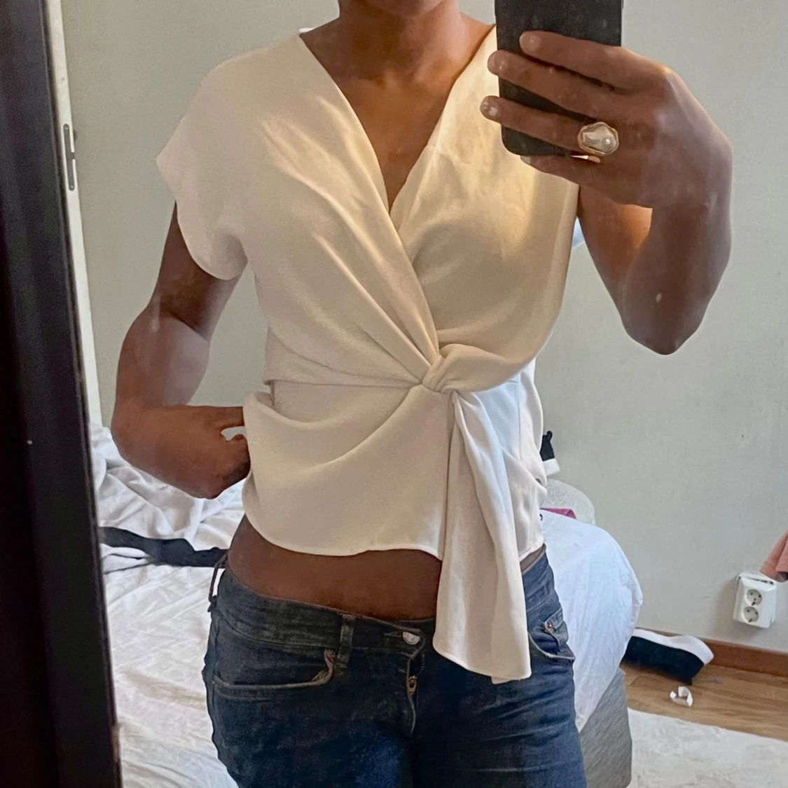 Vit omlottopp med knyt - 1