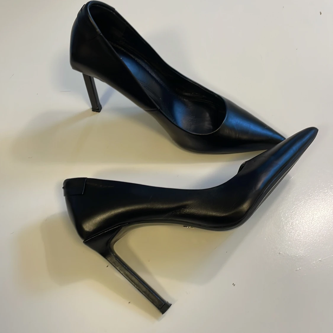Klassiska pumps i läder från Zara - 3