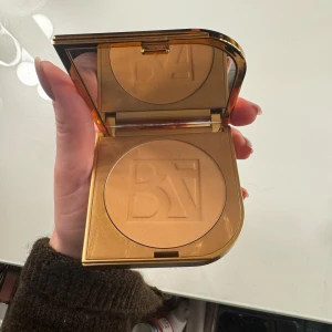 StayCation Insta-Tan Bronzing Powder - BeautyAct bronser i StayCation. Endast testat bronsern men det blev tyvärr inte rätt färg för mig så därför säljer jag den❤️