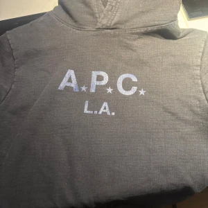 APC hoodie - Galet fet och unik APC hoodie utan snören! 