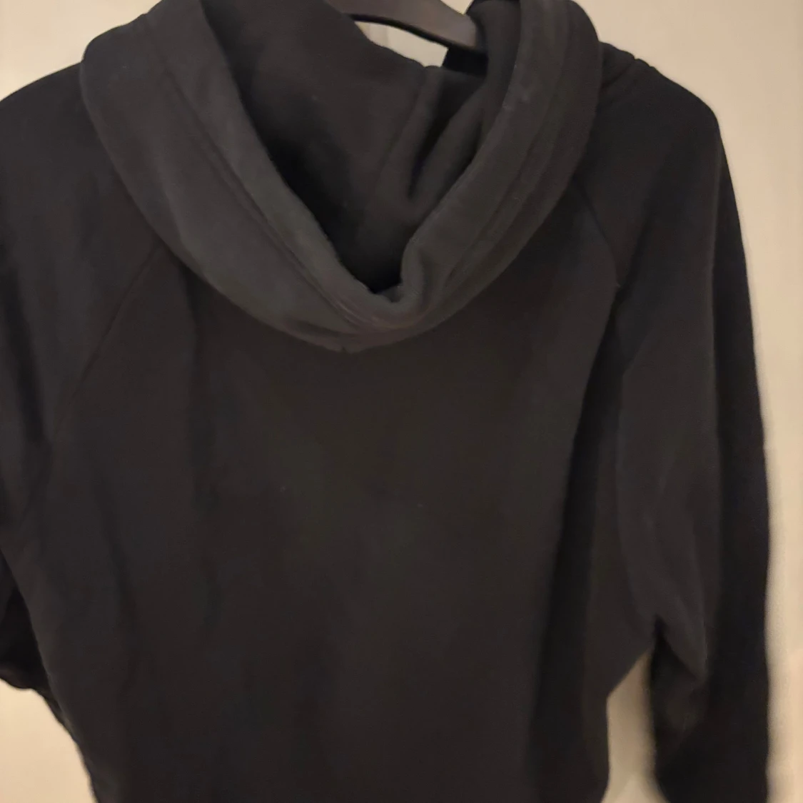 Svart hoodie från Peak Performance - 2
