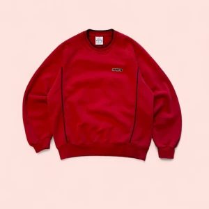 Röd Vintage 90’s Y2K Adidas Sweatshirt Storlek S - Röd vintage 90’s Y2K Adidas tjocktröja i storlek S i utmärkt skick! Pris är diskuterbart! Dm vid eventuella frågor!