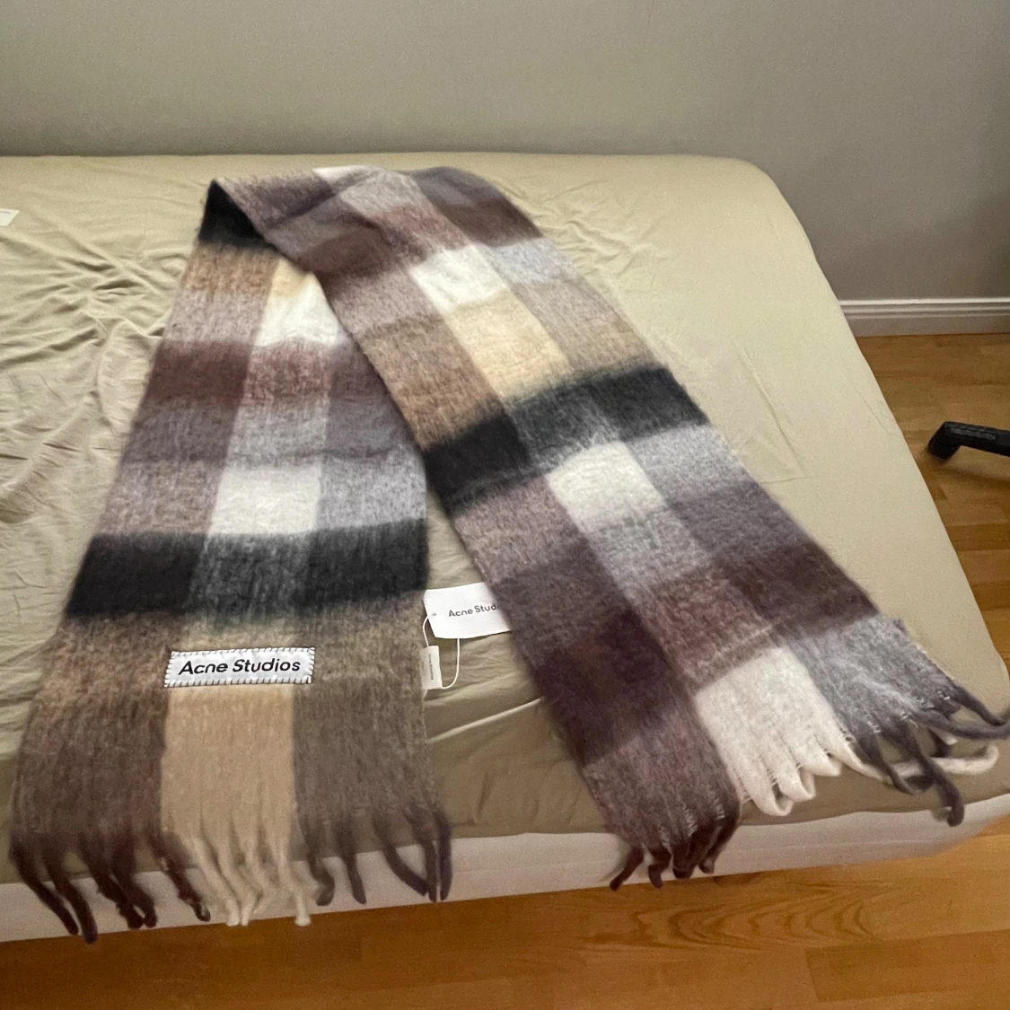 Rutig halsduk från Acne Studios - 2