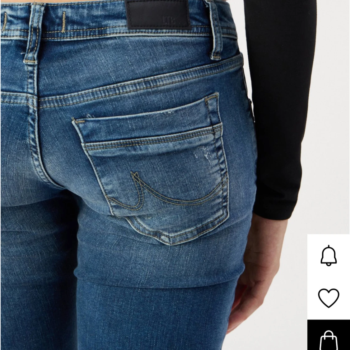 Blå bootcut jeans med slitningar - 2