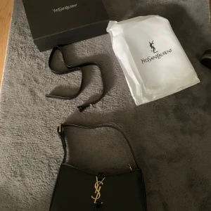 Ysl väska - Fin Ysl väska som aldrig används.