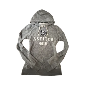 Abercrombie & Fitch Hoodie - Grå Abercrombie & Fitch hoodie i storlek S! 