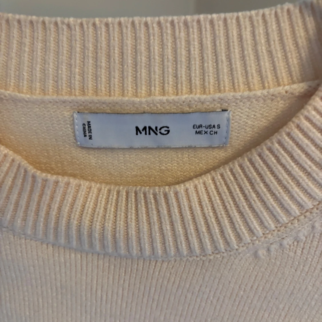 Beige stickad tröja från MANGO - 1