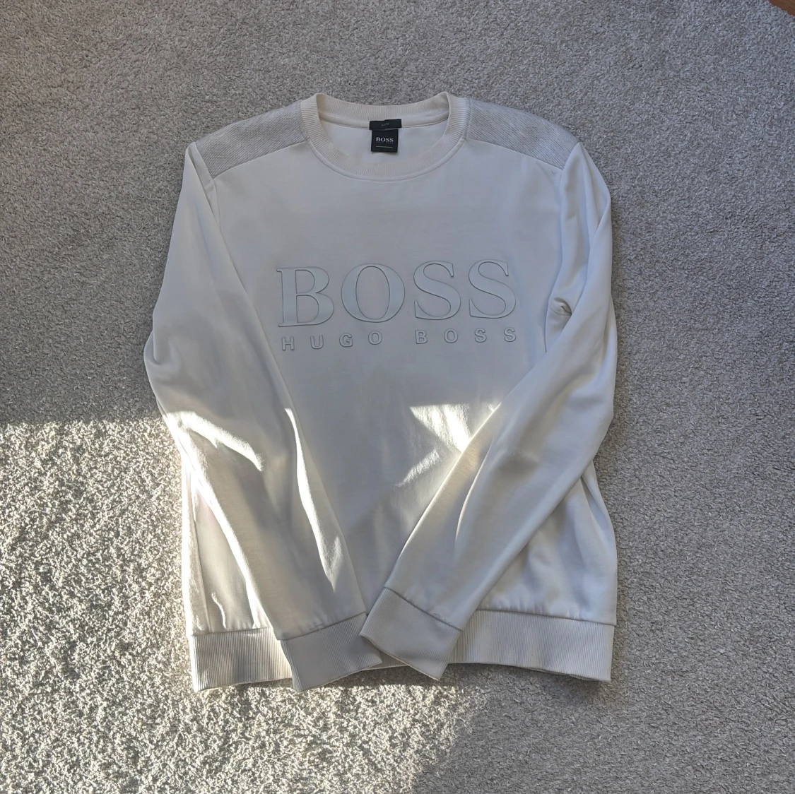 Vit hugo boss tröja 