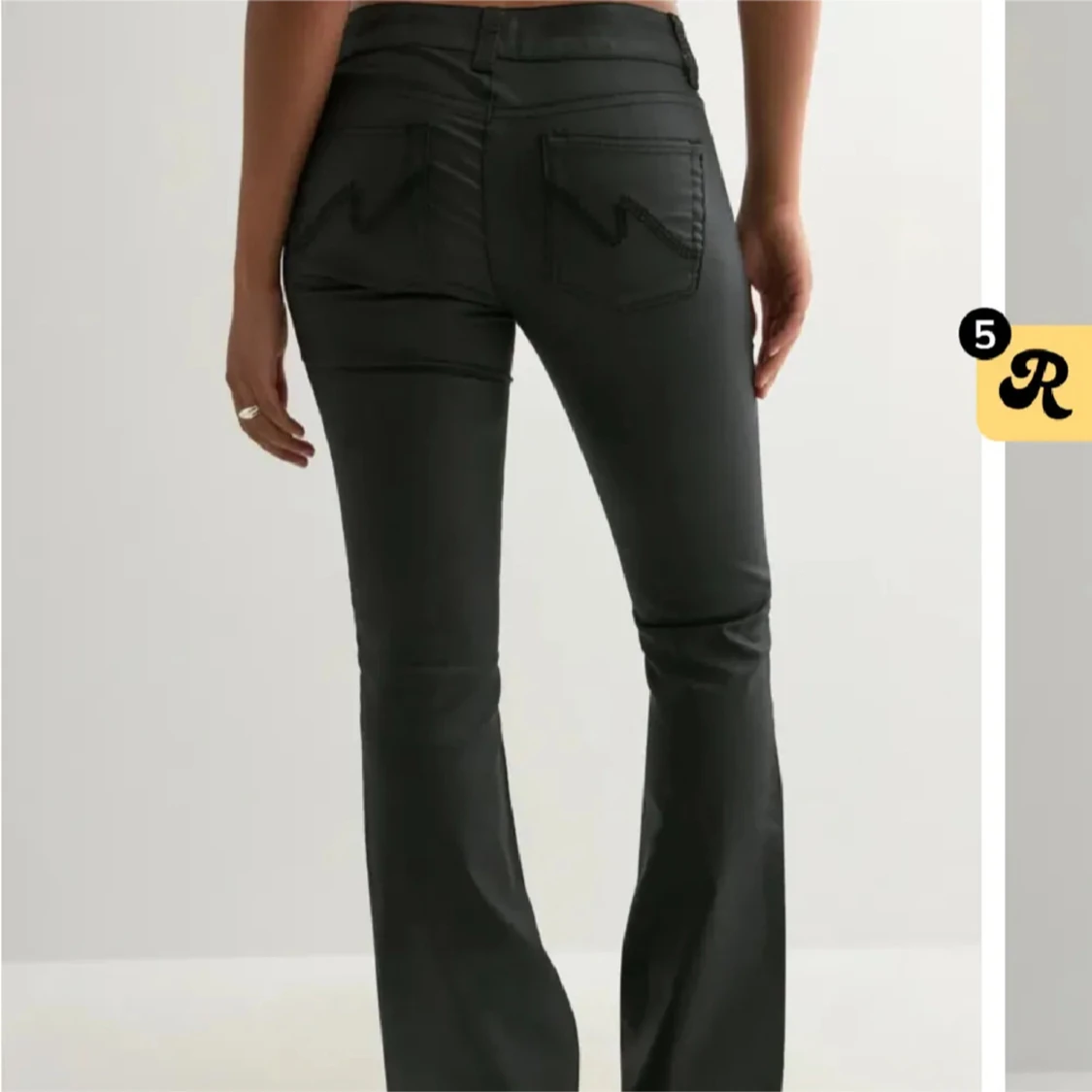 Svarta skinnbyxor ifrån Nelly!! - 1