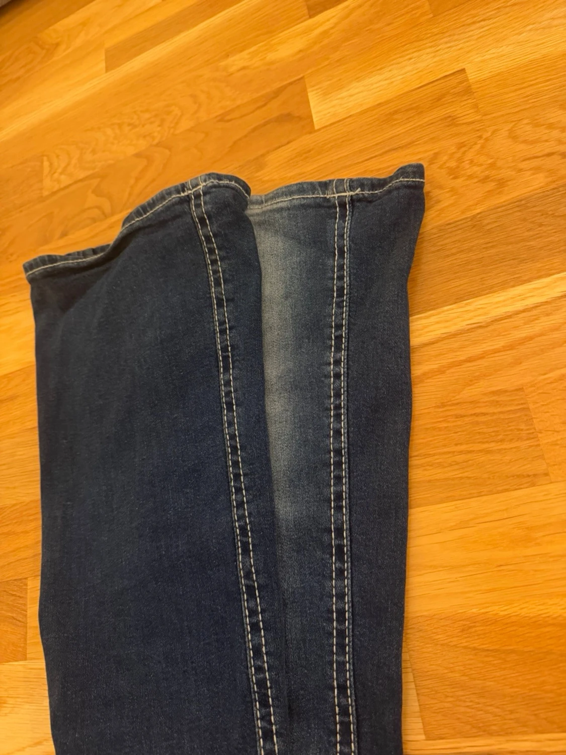 Blå jeans från Gina tricot  - 4