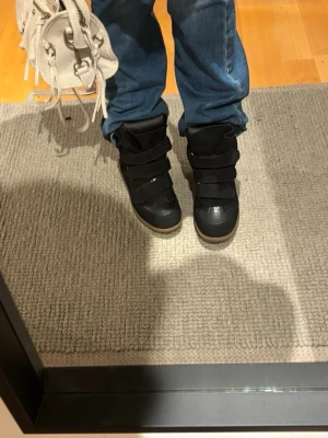 Svarta Isabel marant skor - Storlek 40. Kvitto finns💕💕 kom jättegärna med frågor.