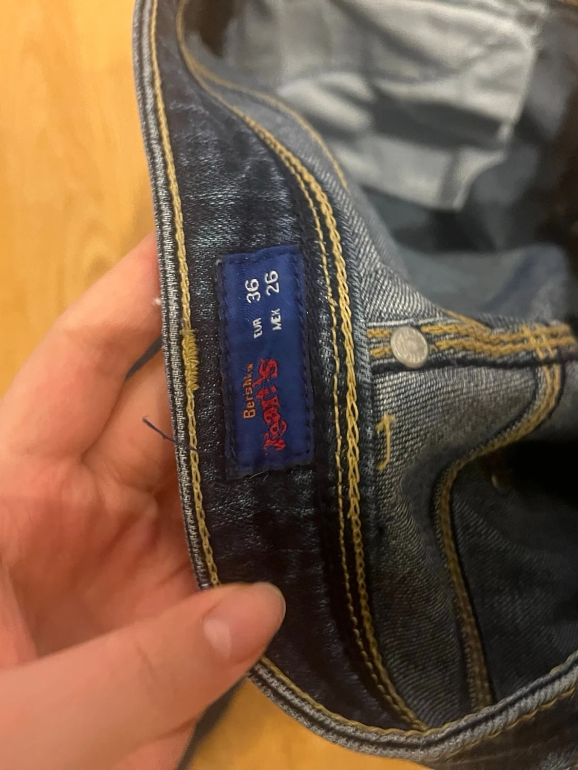 Mörkblå bootcut jeans med slitningar - 4