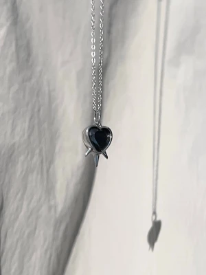 Silver & Black Arrow Heart - 45 - 50 cm. Helt rosrfri