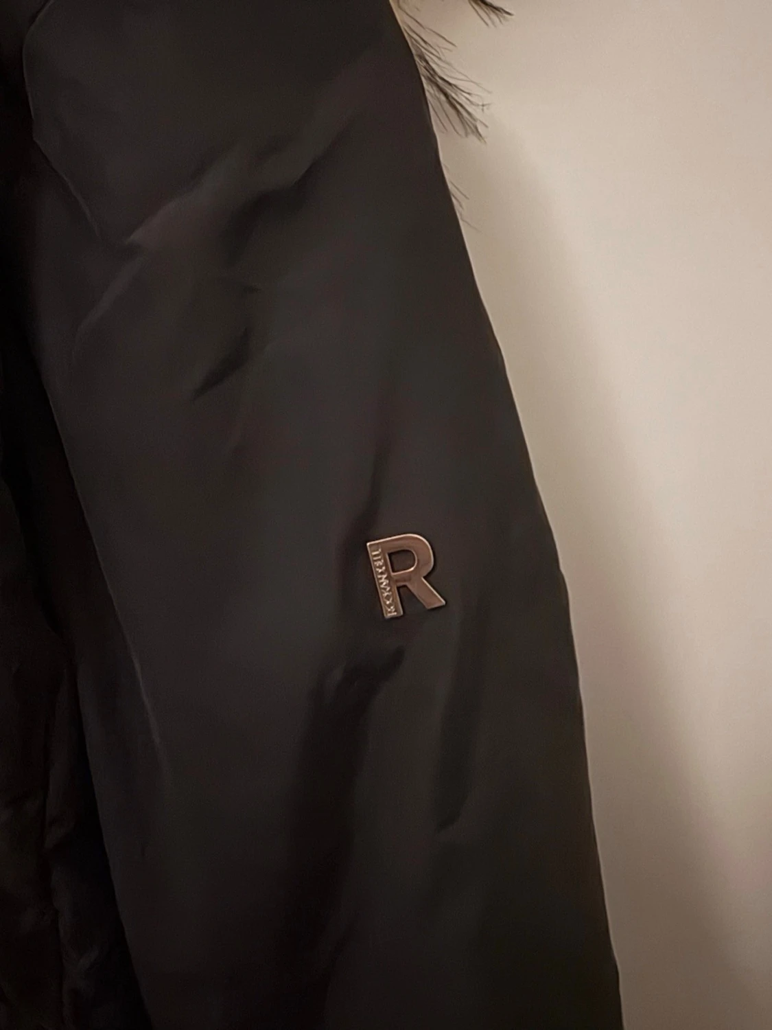 Svart dunjacka med fuskpäls från Rockandblue - 1