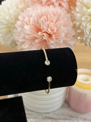 Guld armband  - Helt ny aldrig använd. Rostfritt stål. Justerbar.