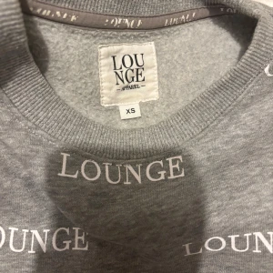 Grå Lounge  sweatshirt och byxor XS - Använt men jättefint skick! 🫶🏻