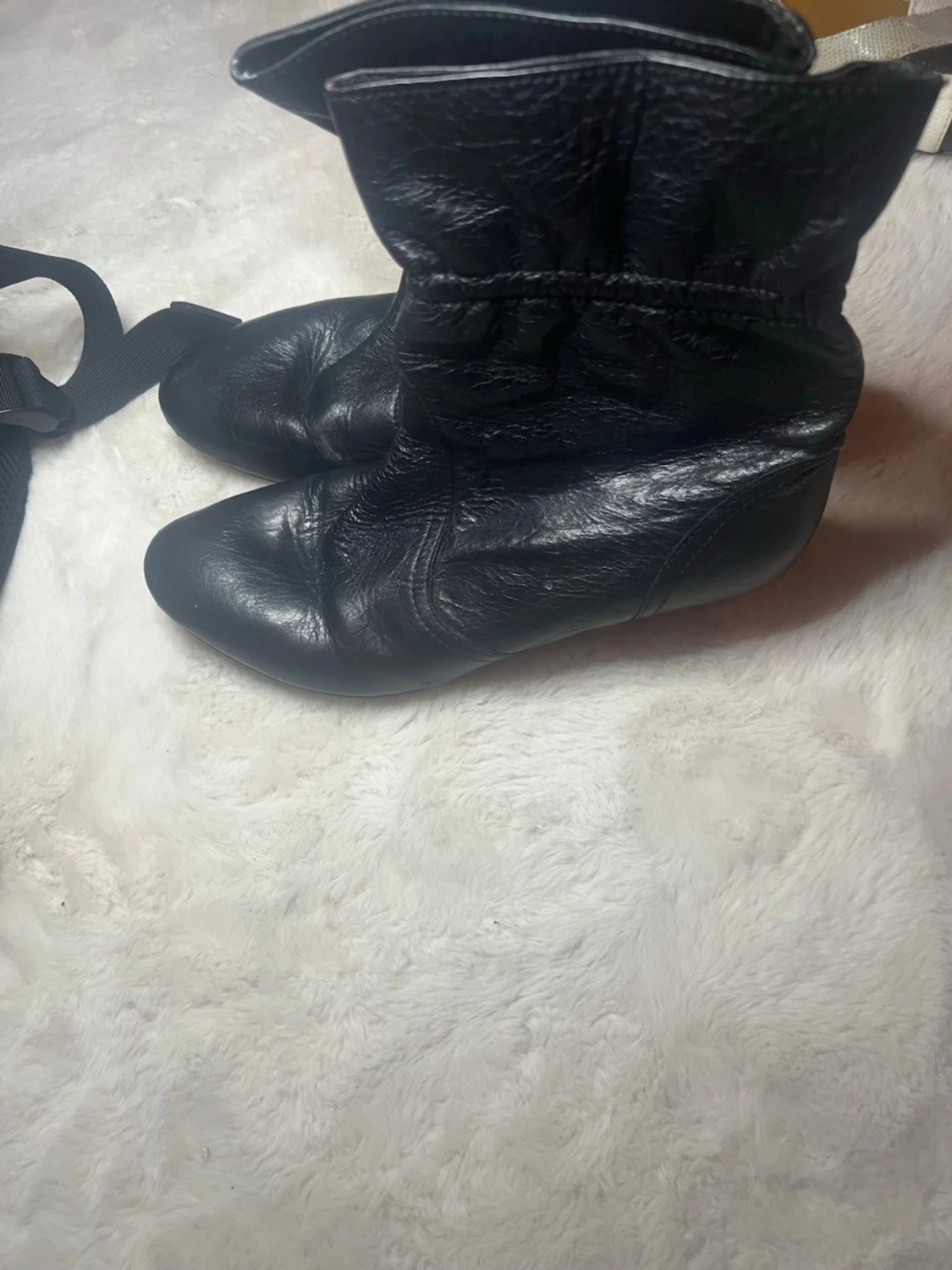 Svarta skinnstövlar