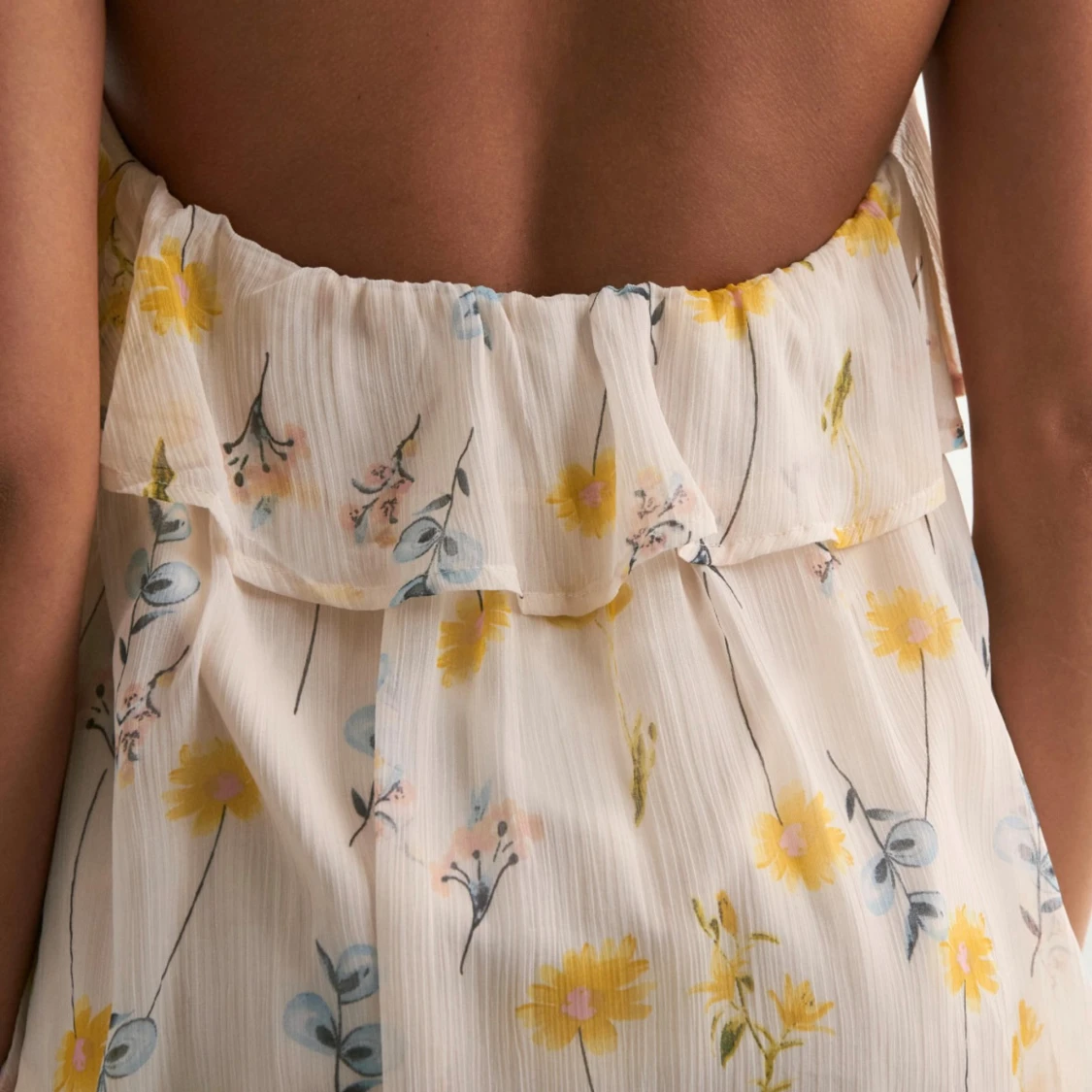 Blommig kortklänning med volanger - 2