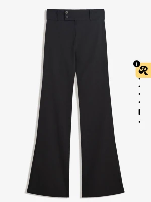 Svarta bootcut kostymbyxor - Stilrena svarta kostymbyxor med bootcut passform och hög midja. Byxorna har breda hällor, dubbla knappar framtill och en ficka med knapp bak. Perfekta för en trendig och dressad look. Helt nya, prislapp kvar