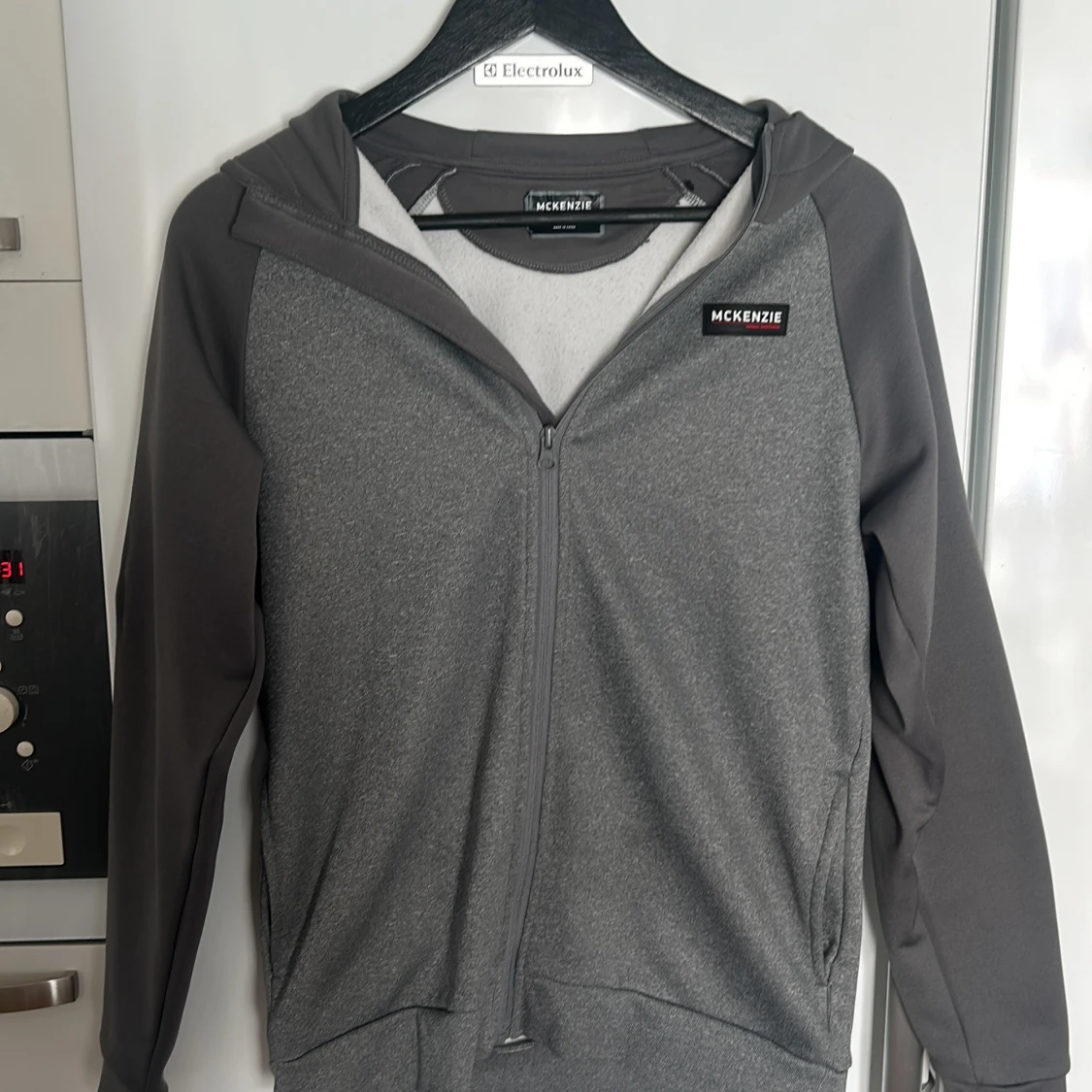 Grå huvtröja från McKenzie