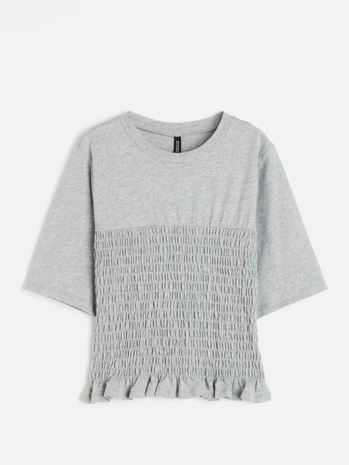 Grå topp med smock och volang