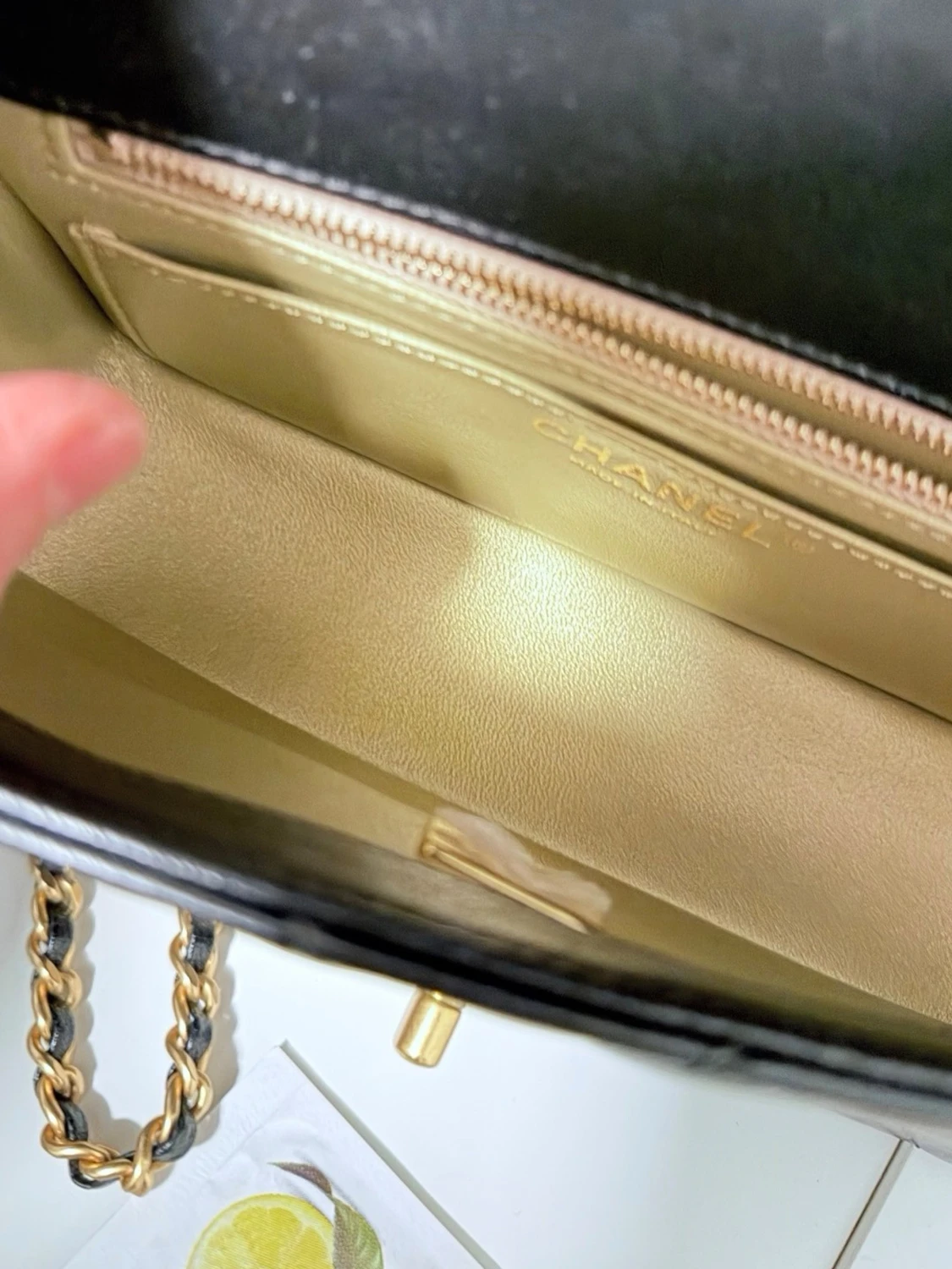 Svart quiltad axelväska i skinn - 4