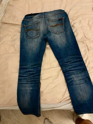 Köp inte, Intresse koll! Nudie lean Dean - Nudie jeans Lean Dean storlek 32/32 men sitter som ~30/32, en liten slitning på benet och framfickor, skitsnygg tvätt. Jag är öppen för diskussion gällande priset