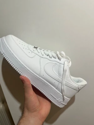 Skor - Hej, säljer mina vita skor från H&M. Snabb affär