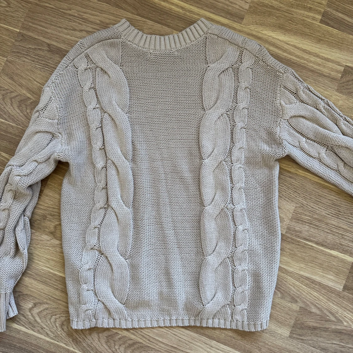 Beige stickad tröja från Lager 157  - 1