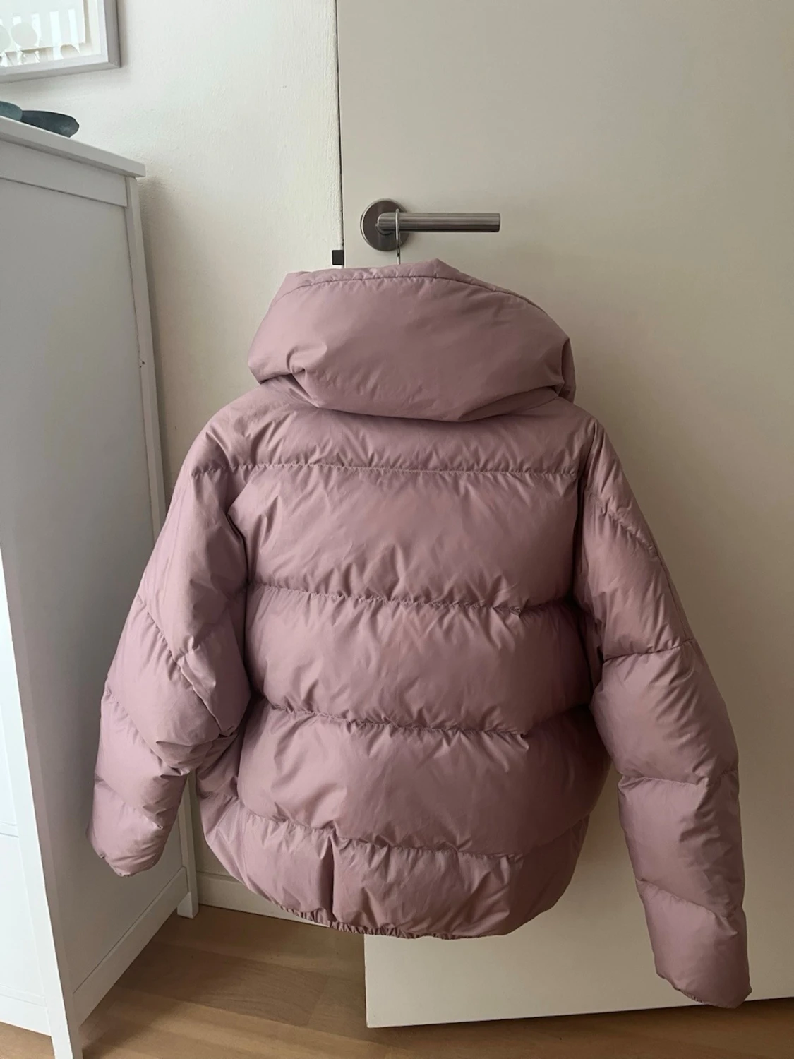 Ljuslila/ rosa pufferjacka med stor krage - 1