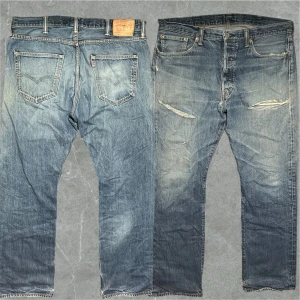 Levi's 501 vintage - Riktigt snygga Levis 501 med slitningar! Står att storleken är 38/32 men gå efter måtten! 👇🏼 Midja 48cm Längd 107 Benöppning 21cm Skriv vid funderingar💬