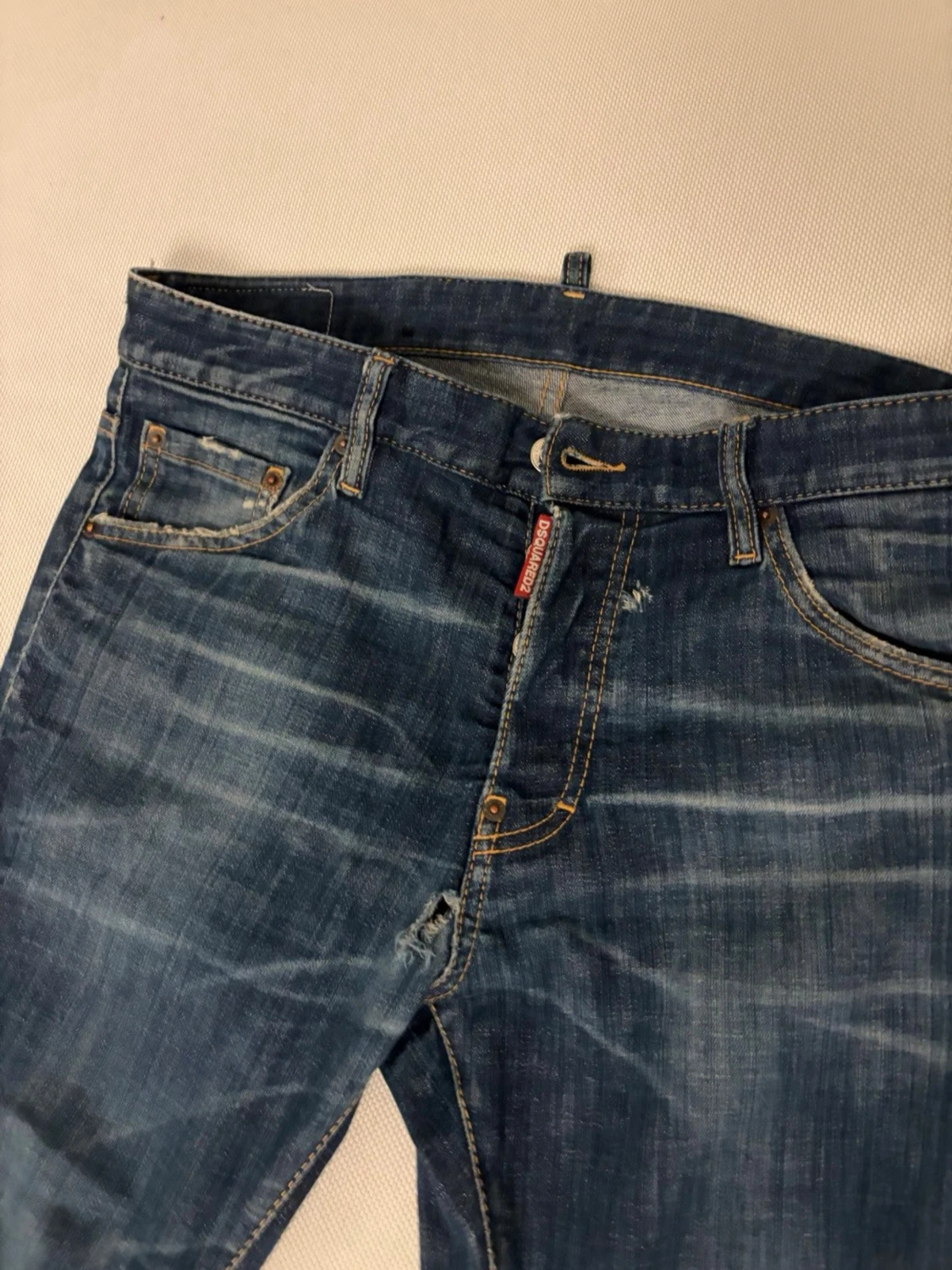 Dsq2 jeans med slitningar - 1