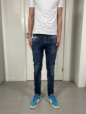 Dondup George Jeans  - Säljer nu dessa Dondup George Jeans, skriv för fler bilder/frågor🙌🏼