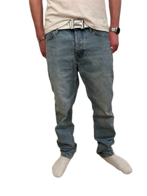 Jack & Jones relaxed ljusblå  - Säljer ett par Jack & Jones jeans i modellen relaxed. Modellen är gammal men det är samma som modellen Relaxed/Chris! Storlek W29 L32