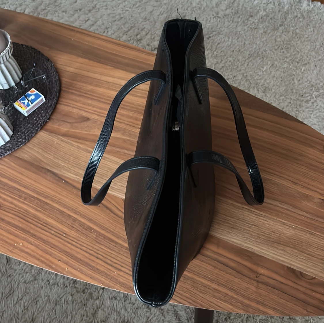 Svart shoppingväska från Even&Odd - 3