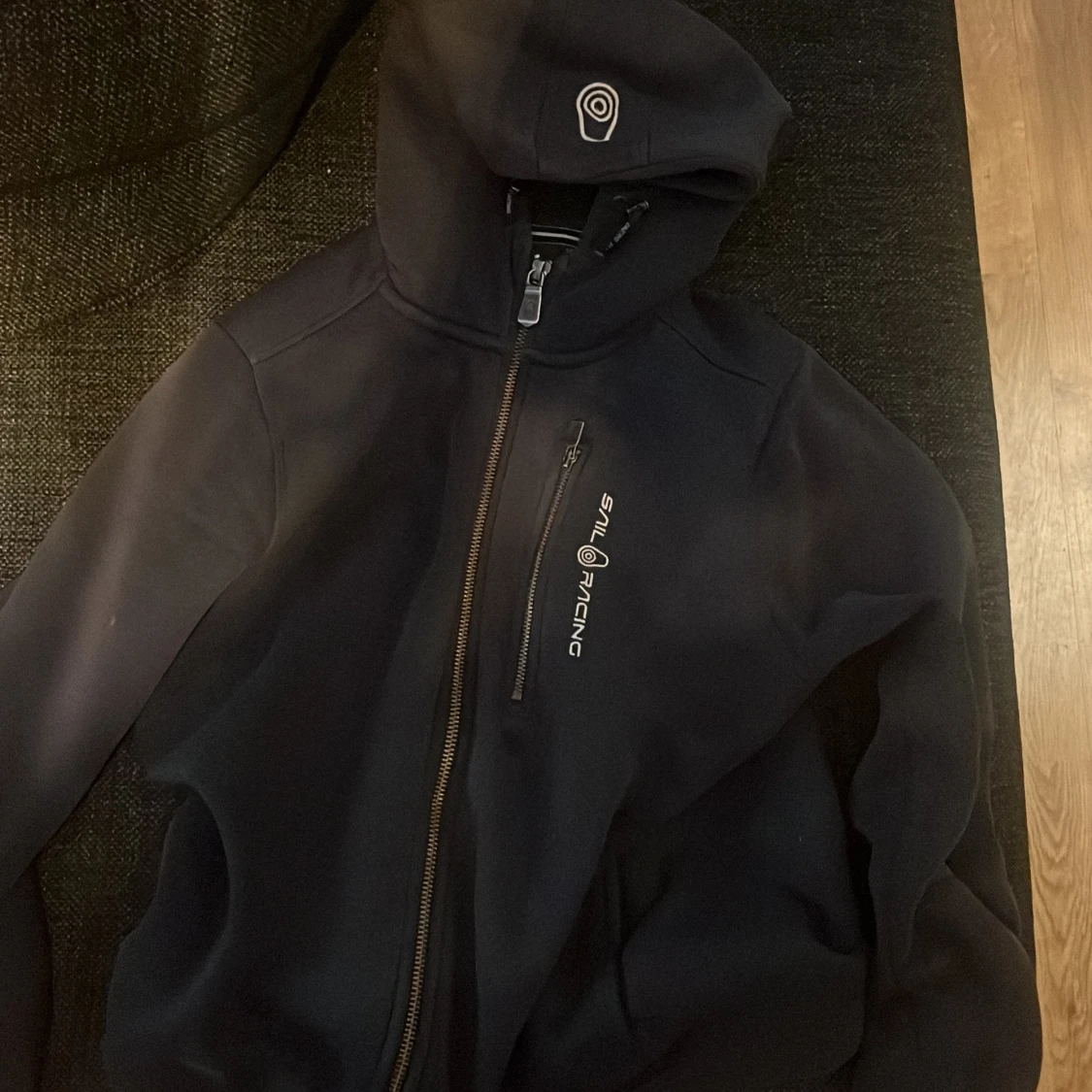 Svart vindjacka från Sail Racing