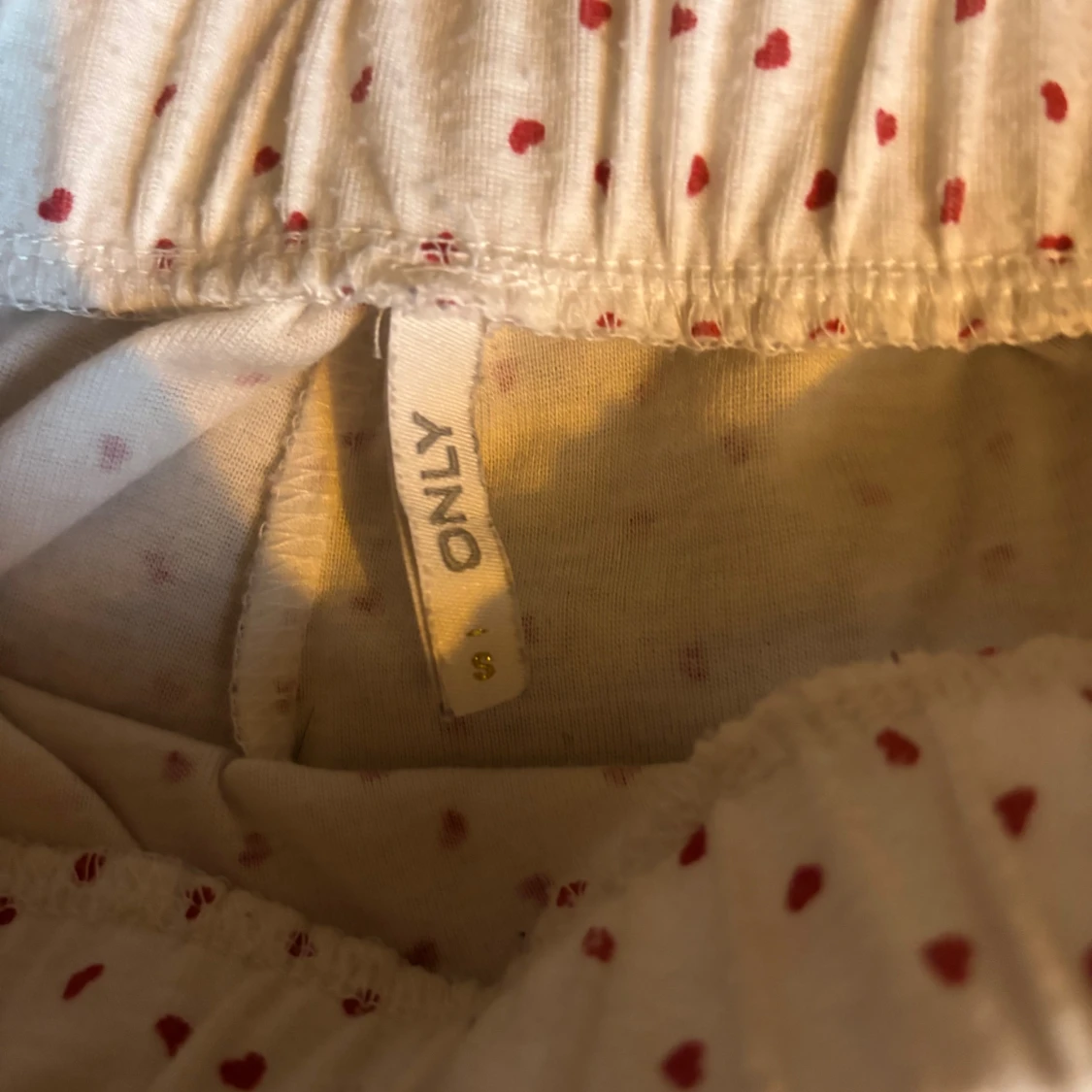 Gullig pyjamas med hjärtan från ONLY - 2