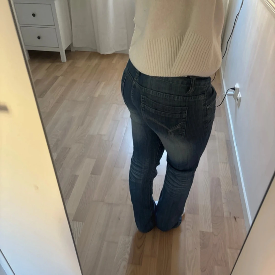 Blå bootcut jeans från Levis - 2