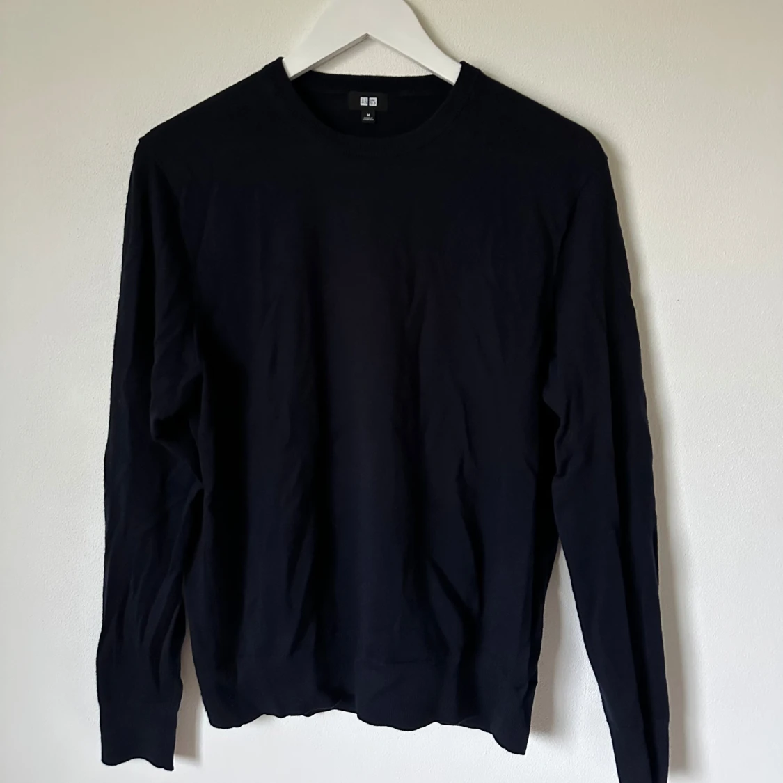 Mörkblå ulltröja från Uniqlo, M