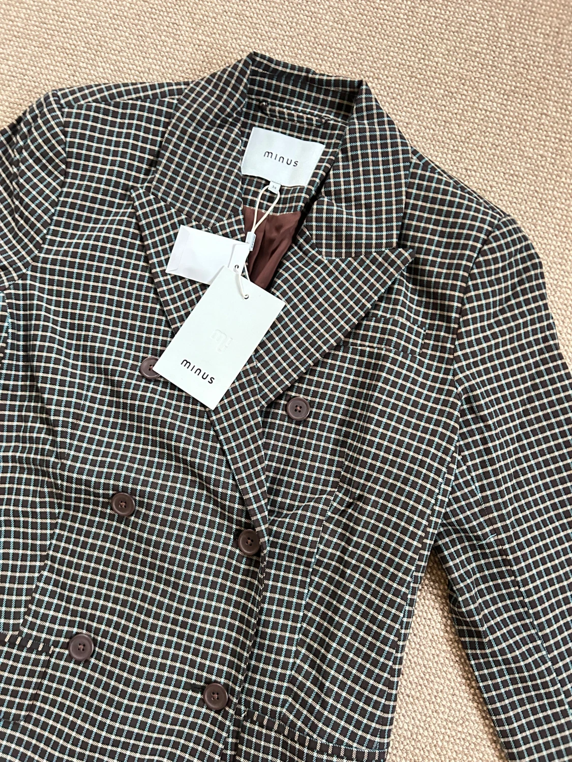 Rutig kavaj från Minus med knappar - 1