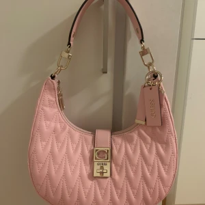 Guess väska - Ny och oanvänd
